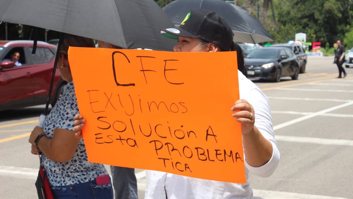Con bajones de energía eléctrica continúan habitantes de la comunidad de El Quelite