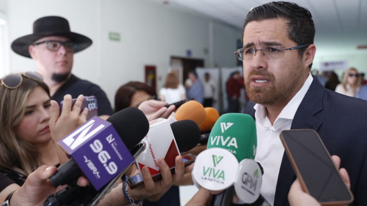 ‘Que no se preocupen, las basificaciones van a continuar’: responde secretario de Salud a manifestantes