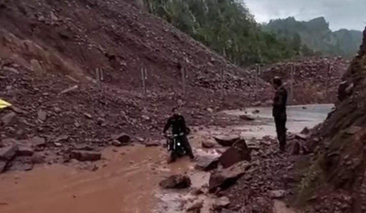 ¡Sierra de Sinaloa municipio está incomunicada! Lluvias provocan deslaves y dejan comunidades sin luz