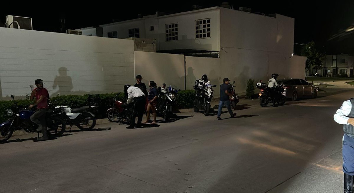Por alterar el orden, manejar sin licencia y casco, Tránsito de Ahome detienen a 16 motociclistas