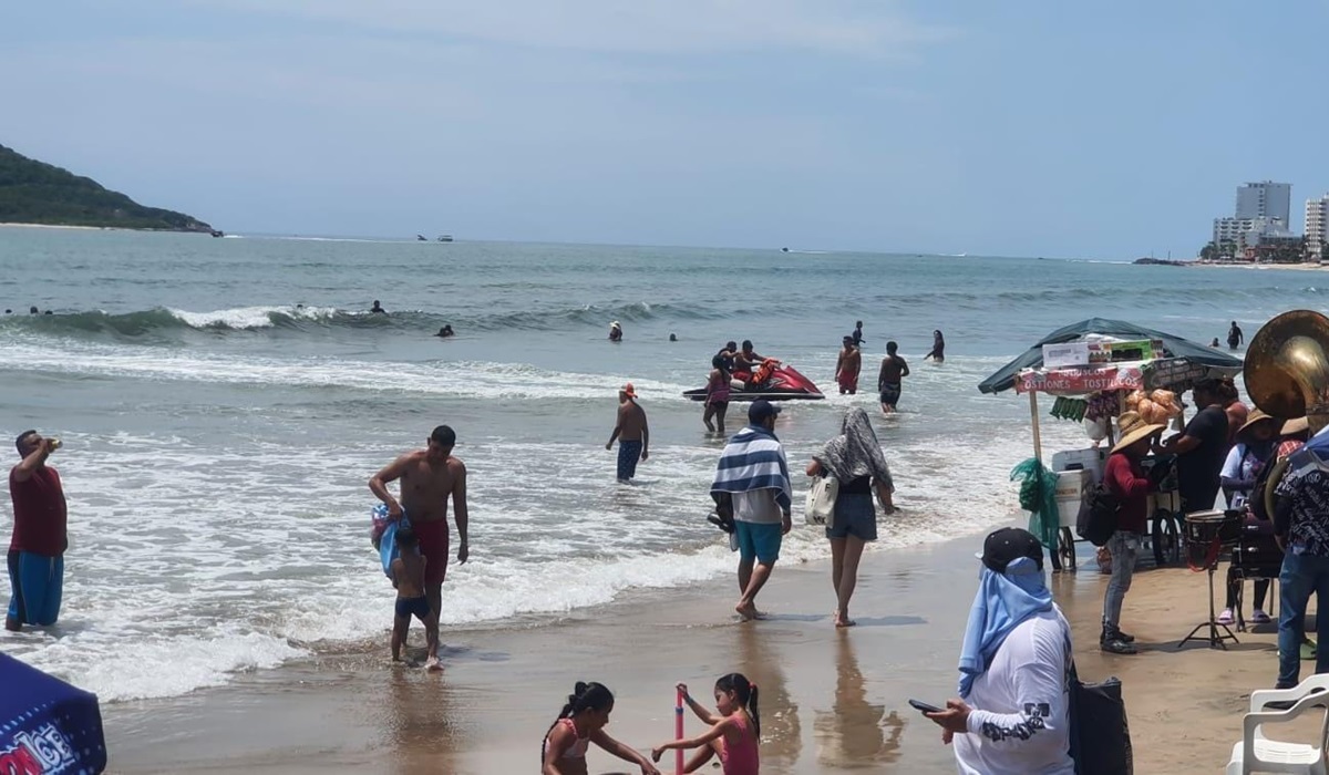 ¡No hizo caso! Detienen a sujeto por meterse muy adentro en el mar de Mazatlán