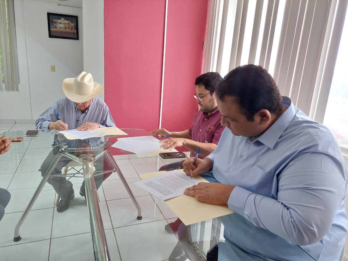 Economía de Angostura en decadencia; firman convenio entre Ayuntamiento y la Canaco para reactivarla