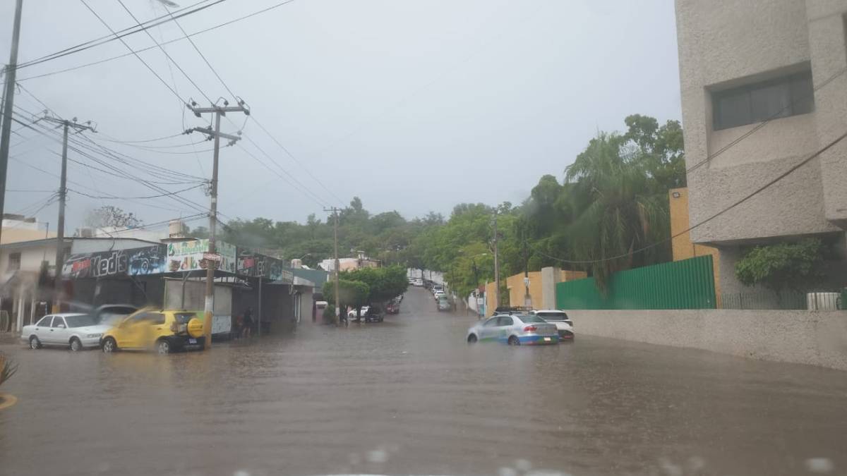 Se registran fuertes lluvias en Culiacán, registran encharcamientos