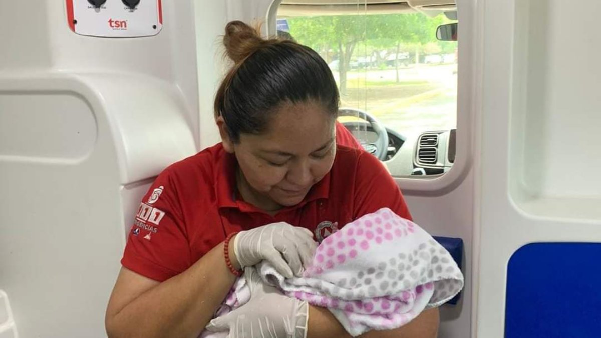 Elementos de Protección Civil asisten con éxito a mujer en labor de parto en Mazatlán