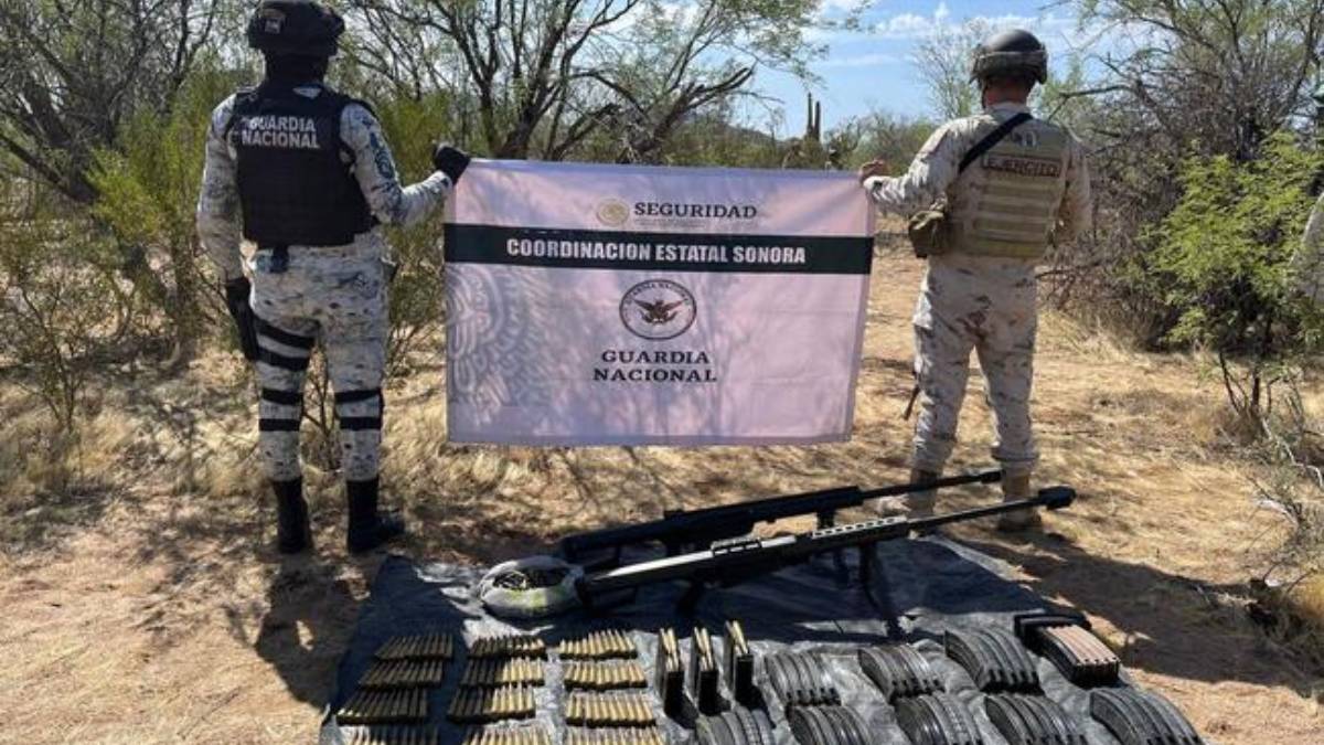 Guardia Nacional y Ejército Mexicano aseguran fusiles y explosivos en Sonora