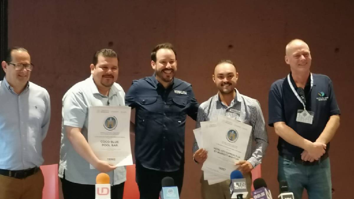 Entrega SECTUR constancias de RNT, Distintivos H y certifica a buzos del Gran Acuario Mazatlán