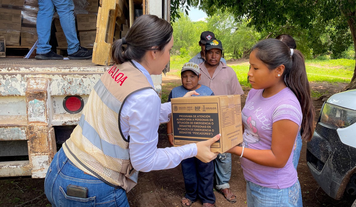 DIF Sinaloa y DIF El Fuerte entregan despensas a familias de pescadores