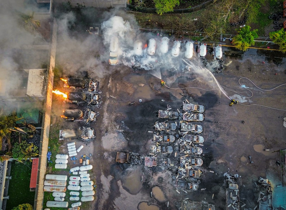 Se incendia y explota planta de gas LP en Juntas del Humaya en Culiacán