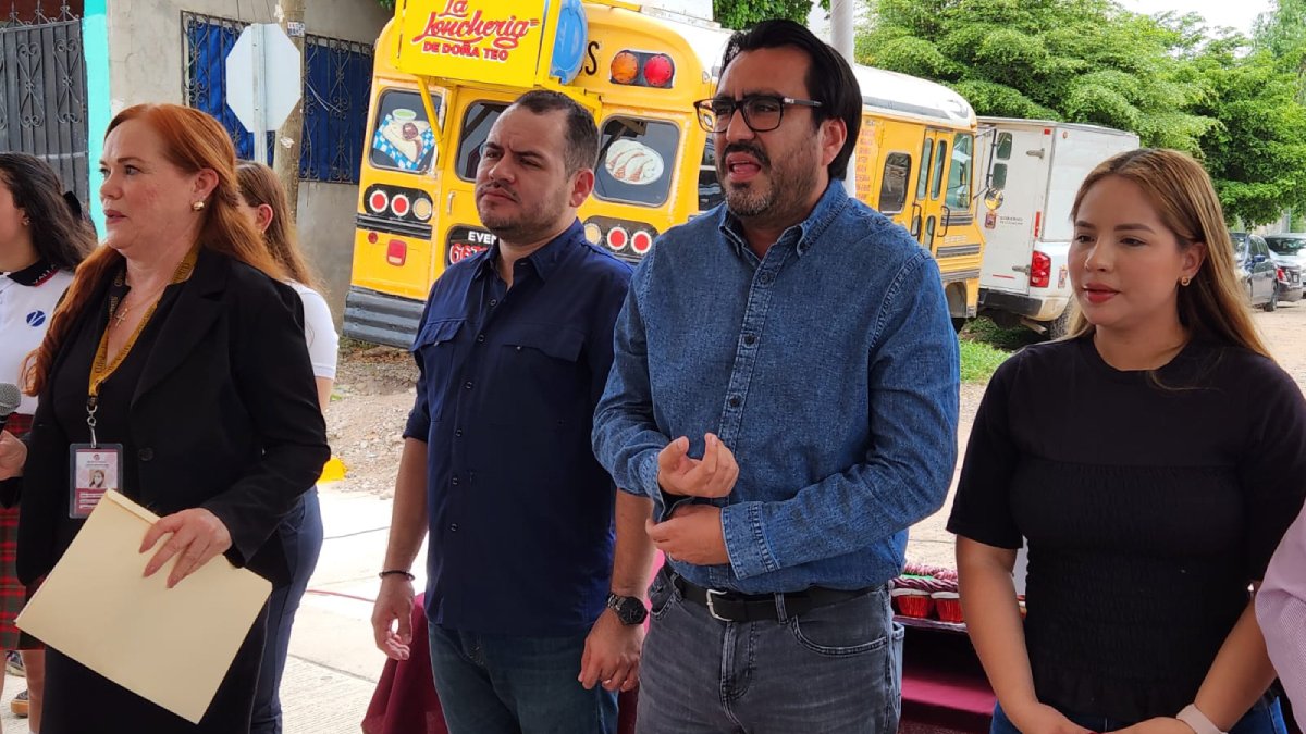 Gámez Mendívil entrega calles pavimentadas en el Colegio Valladolid