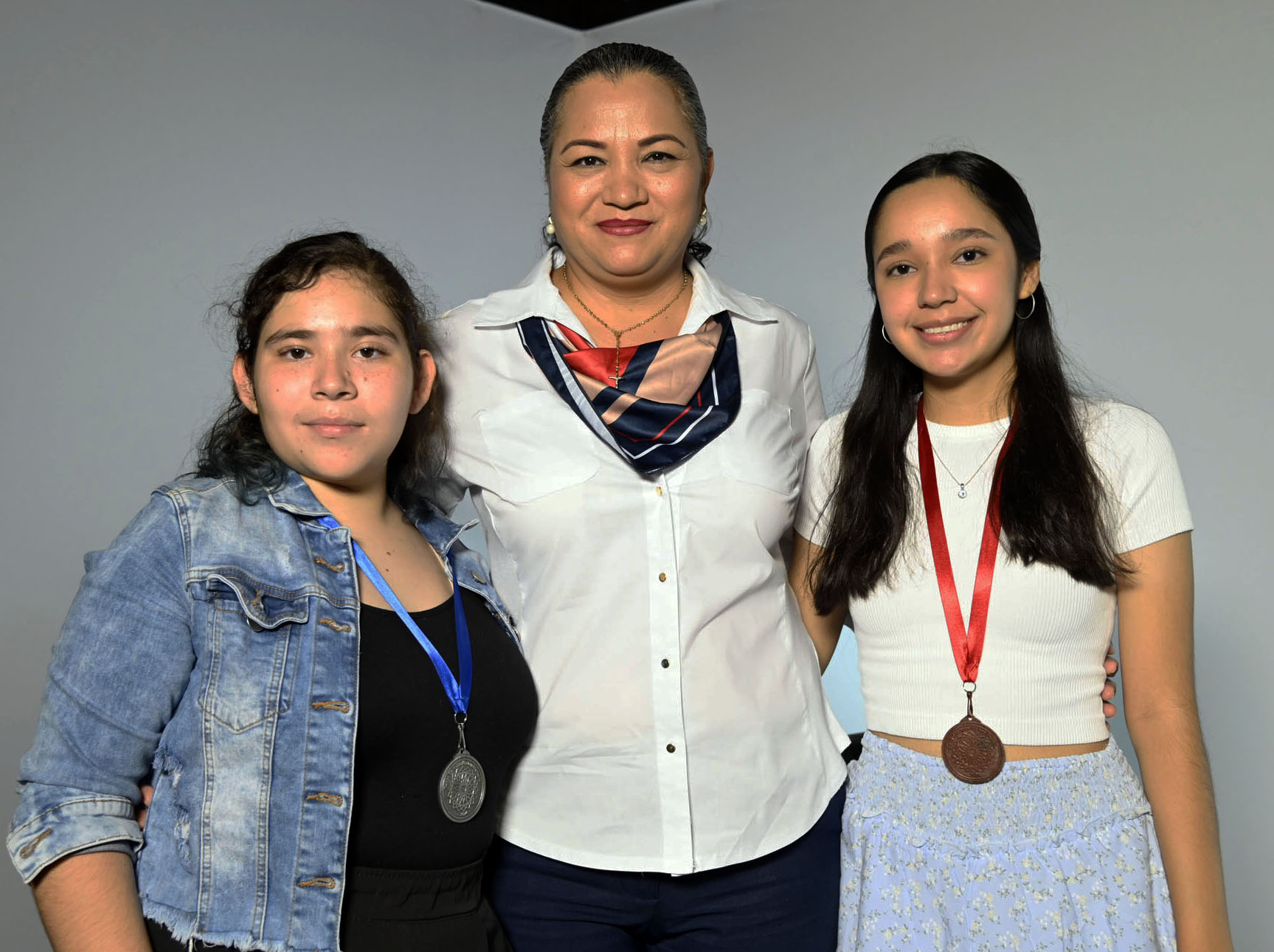 Natalia y Karen, de la Preparatoria Guasave de la UAS, ganan medallas de plata y bronce en Concurso Nacional Femenil de Matemáticas