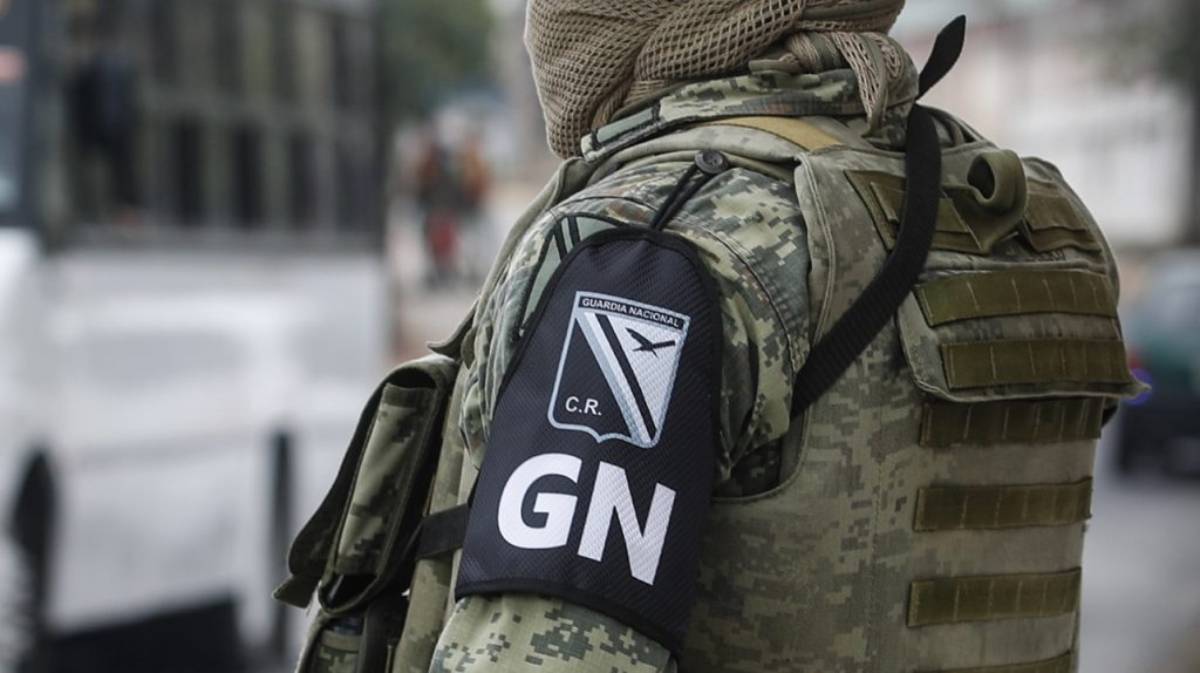 Detienen a elementos de la Guardia Nacional con armas y dinero en operativo