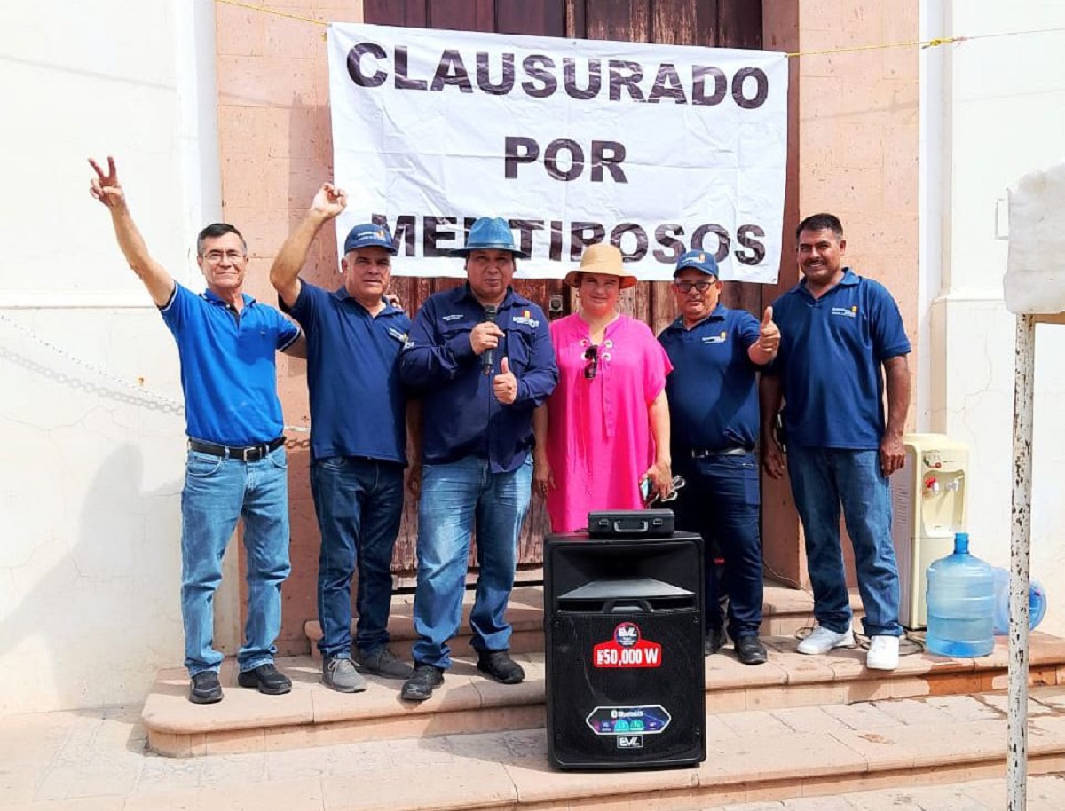 Toman Guerreros Azules Ayuntamiento del municipio de Sinaloa