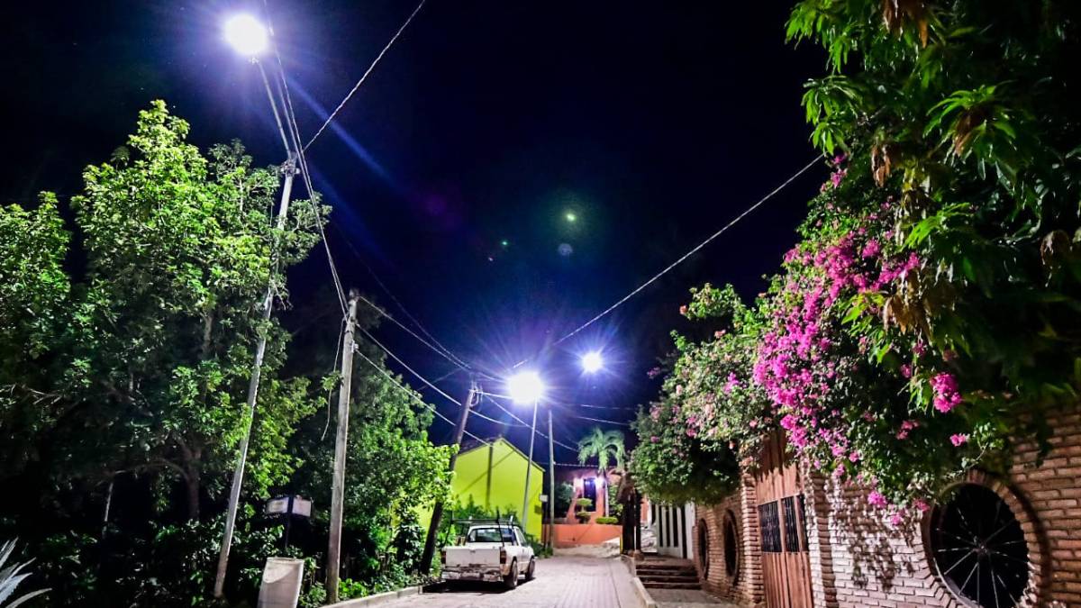 Iluminan las noches de cuatro comunidades de Mazatlán