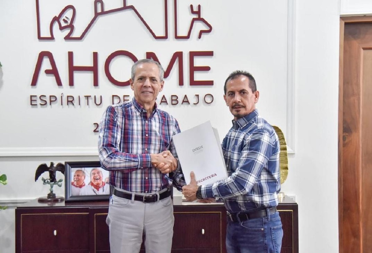Entrega Insus doce escrituras a Ahome; garantizan certeza jurídica y responden a una gestión