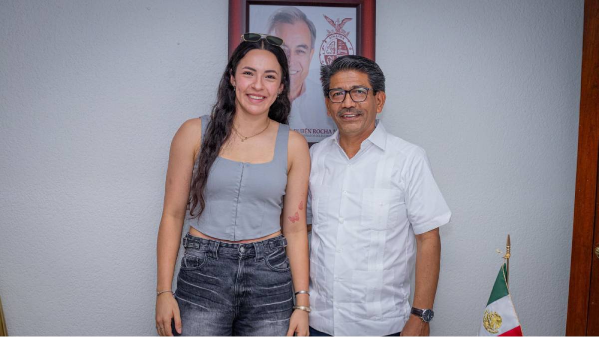 La voleibolista guasavense Grecia Castro es recibida por el alcalde Martín Ahumada Quintero