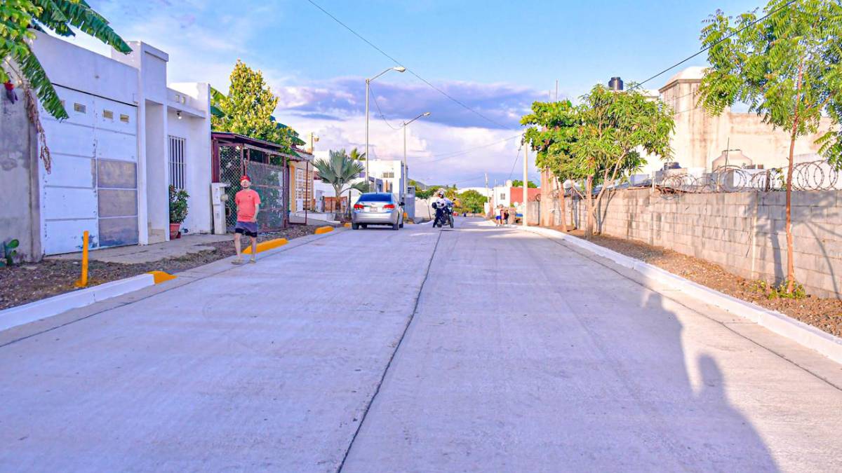 Le dicen adiós al polvo en la calle Ejido Matapán de la colonia Valles del Ejido de Mazatlán