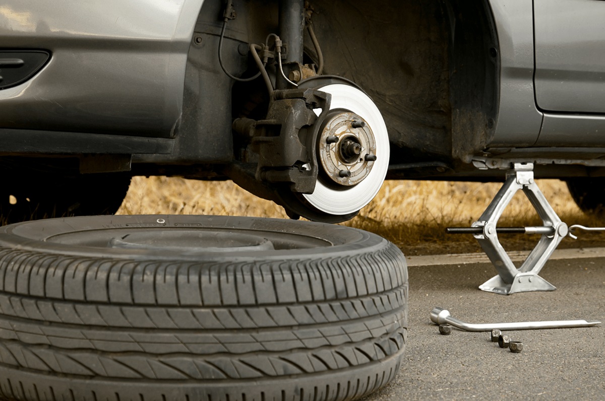 ¿Combinas llantas nuevas y viejas? Esto podría dañar tu auto más de lo que imaginas