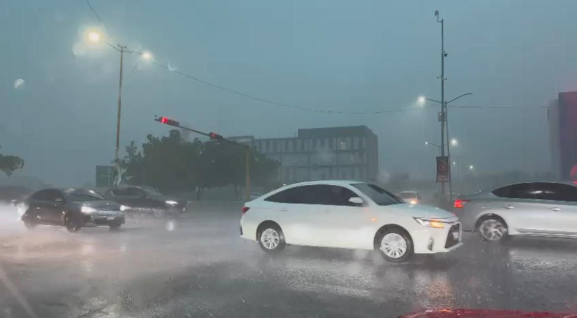 Fuertes vientos y aguacero azotan en Culiacán; checa el pronóstico de las próximas horas