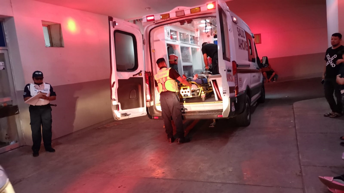 Machetean en hombro, cabeza y piernas a joven en Bagojo Colectivo, Ahome