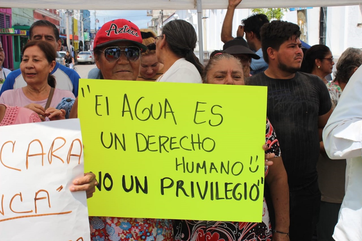Habitantes de Escuinapa cierran calles para exigir agua