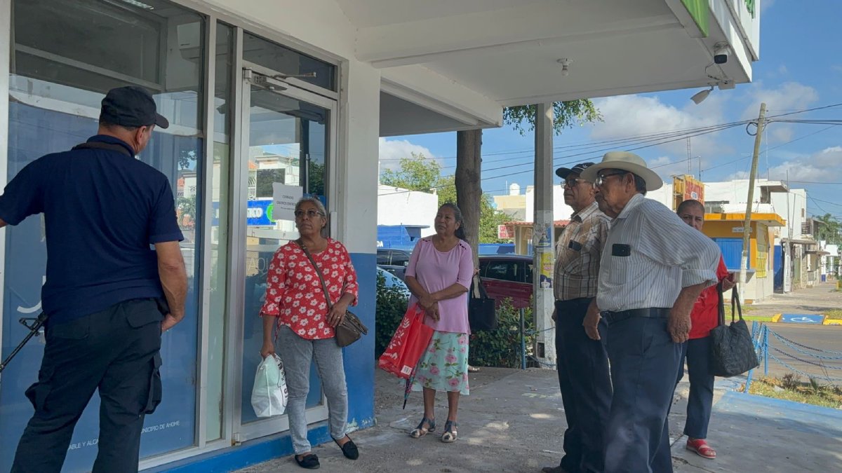 Les llevan agua en pipas, pero tendrán que seguir pagando el recibo en el campo Clayton, Ahome