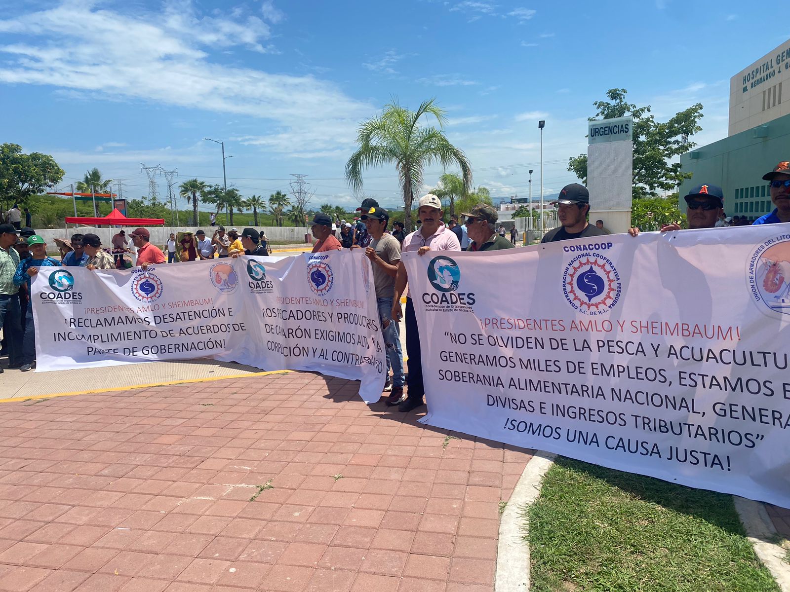 Acuicultores se manifiestan durante visita de AMLO y Claudia Sheinbaum a Culiacán