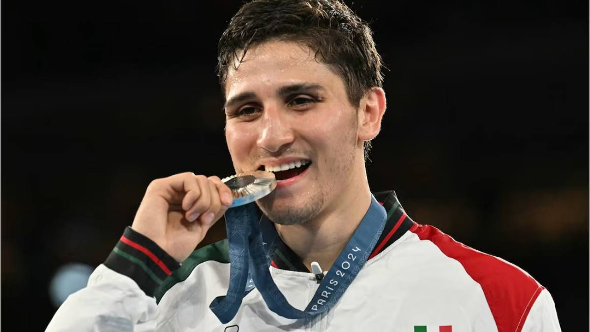 Andrés Manuel López Obrador felicita a Marco Verde por su histórica medalla de plata en París 2024