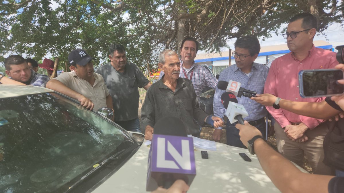 Dialogan autoridades con particular que impide pavimentación de calles en el HG Guasave