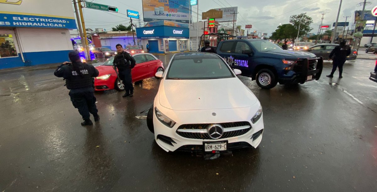 Era robado el Mercedes Benz abandonado por presunto grupo armado durante aguacero en Culiacán