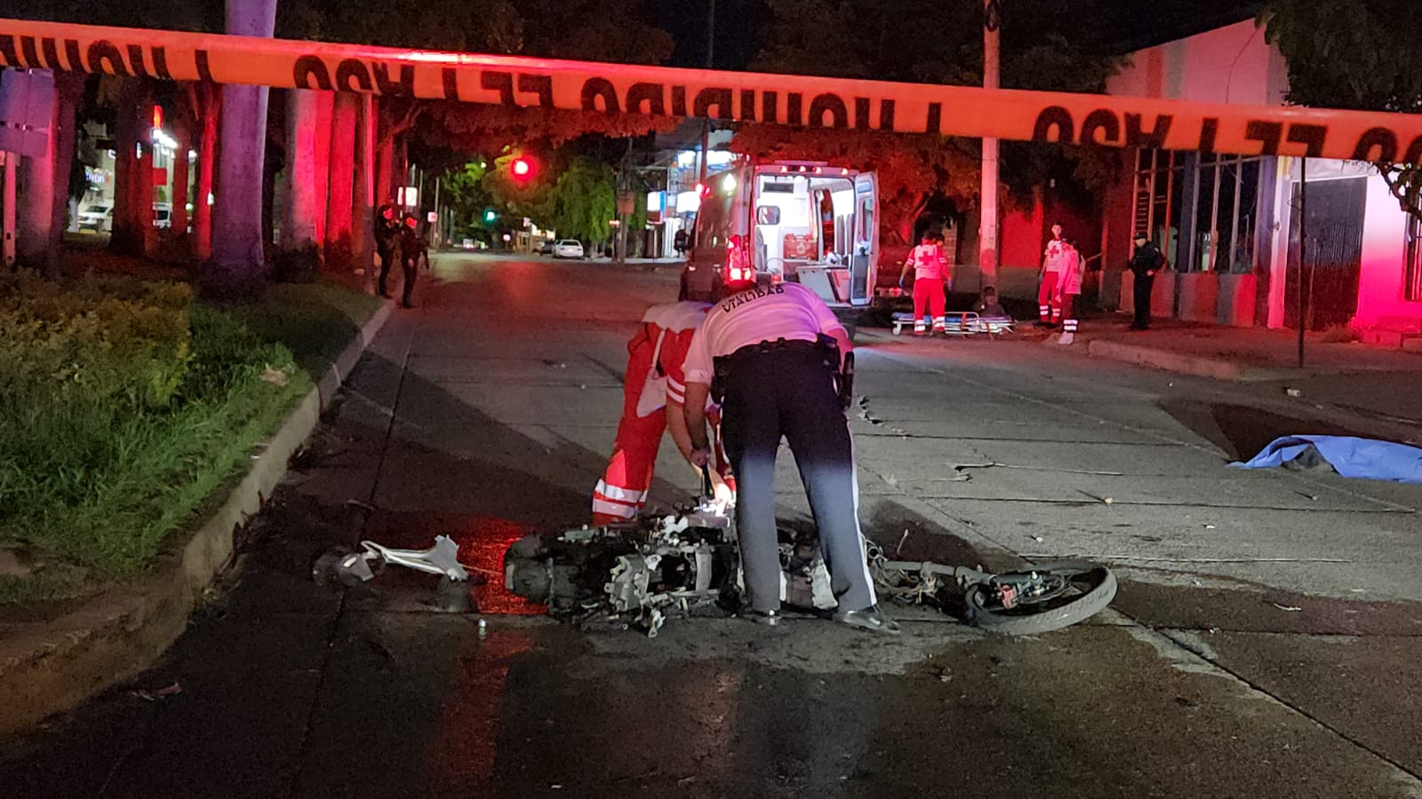 Muere motociclista tras ser arrollado por una camioneta en importante vialidad de Culiacán