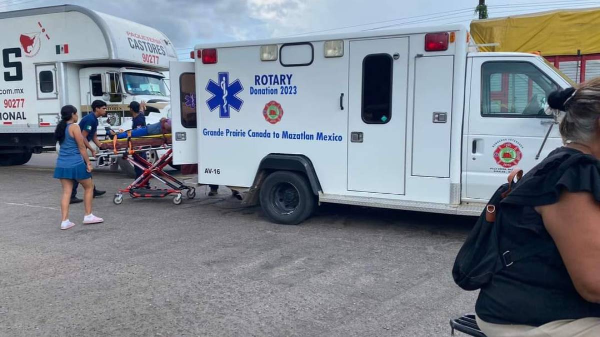Mujer resulta lesionada en choque de dos motos en Villa Unión