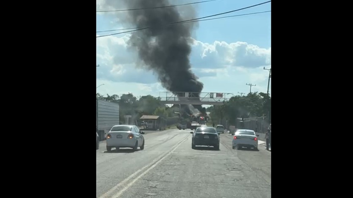 (VIDEOS) ¡Precaución! Narcobloqueos y ponchallantas en la salida norte de Culiacán