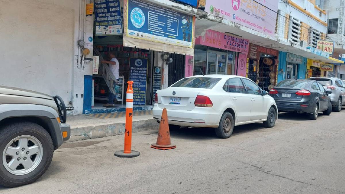 “Negocios se aferran apartar lugares en la calle sin tener permiso”: Comandante de tránsito, Juan Sergio Camacho Torres