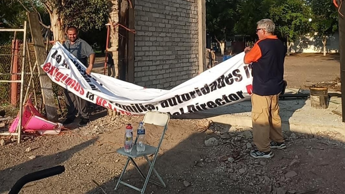 Padres de familia liberan instalaciones de la secundaria en Alhuey, Angostura