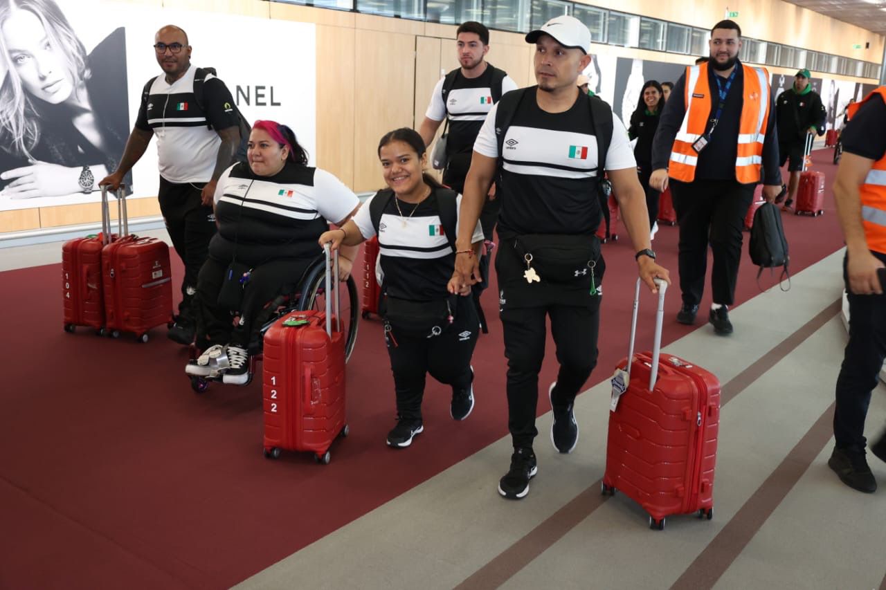 La delegación mexicana llega a París para los Juegos Paralímpicos 2024