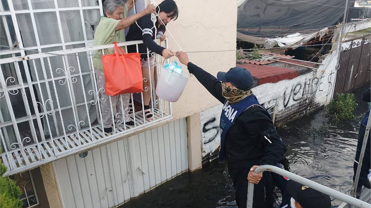 Ante las inundaciones en Chalco, Estado de México, el Plan Marina se activa para asistir a la población