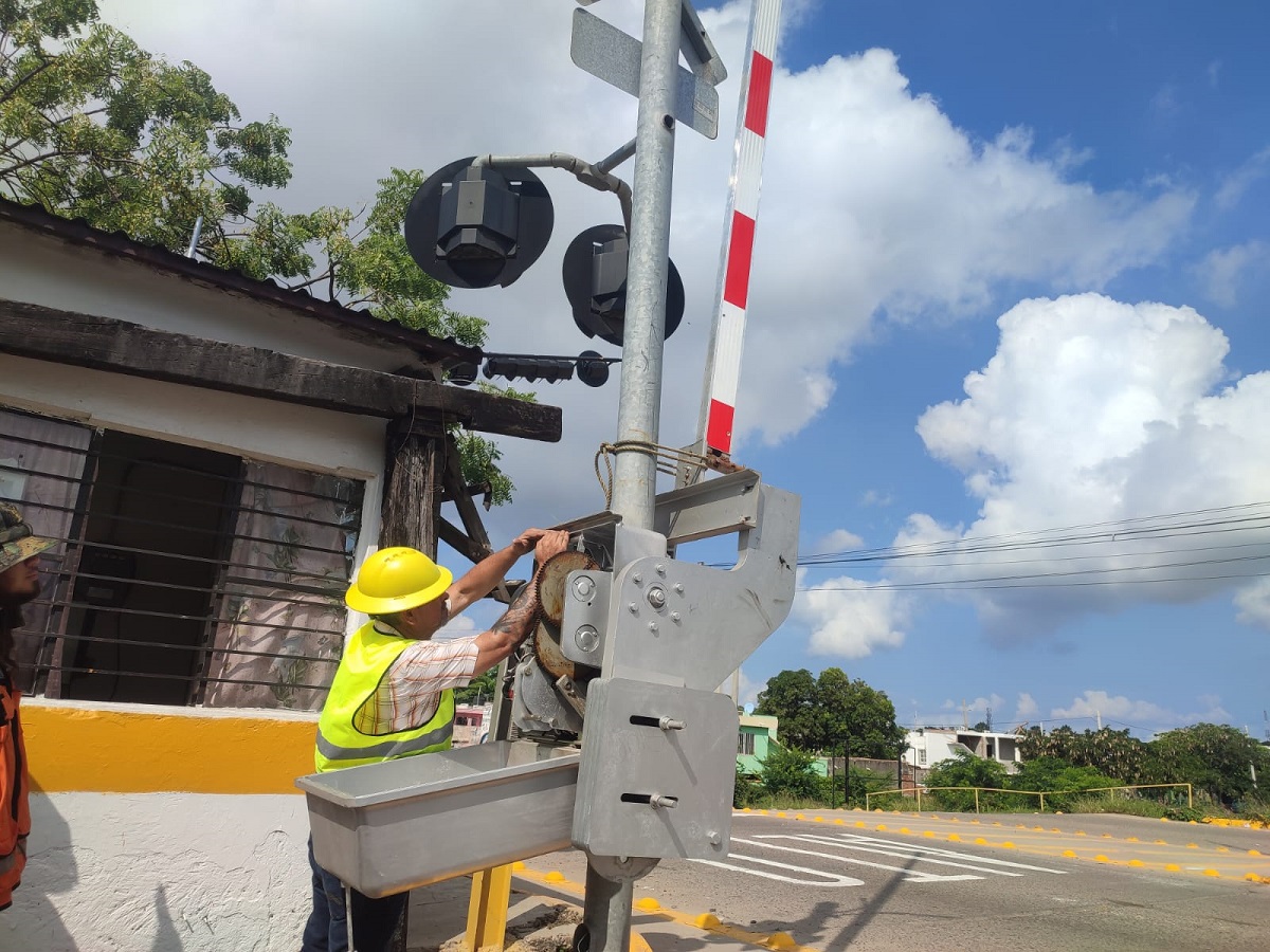 ¡Viene el tren! Le invierten 500 mil pesos a plumas ferroviarias en cruce Santa Rosa y Peche Rice en Mazatlán