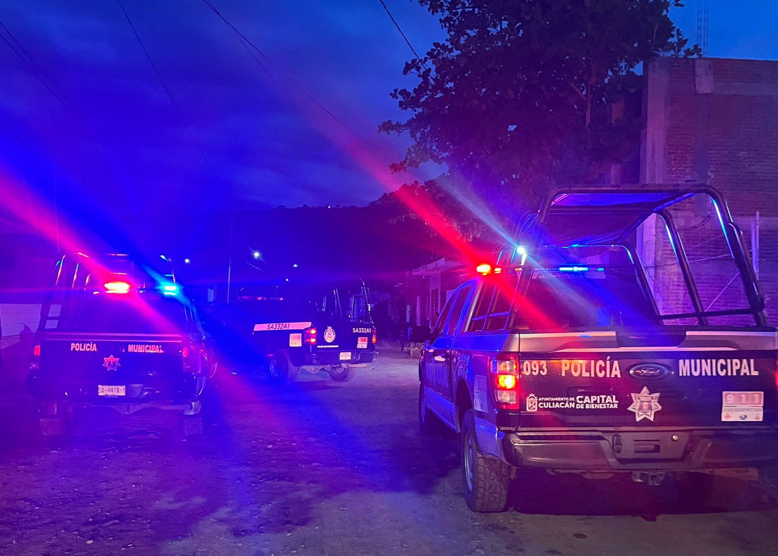 ¡Frente a su hermana! Sujetos vestidos de negro privan de la libertad a un hombre en Culiacán