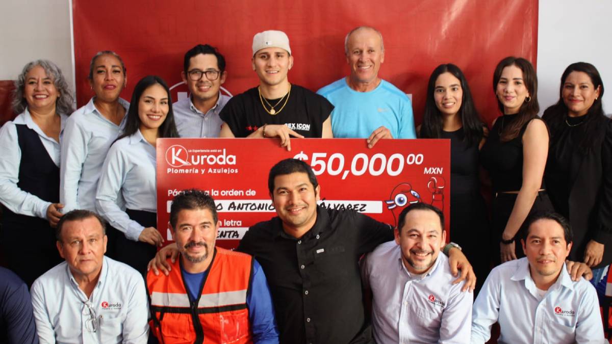Primero guantes, protectores y costal, ahora empresa Kuroda reconoce de manera monetaria a Marco Verde por su logro
