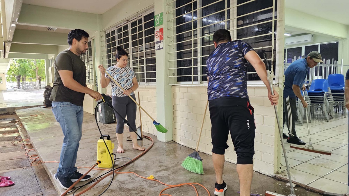 Facultad de Arquitectura de la UAS inicia jornada de limpieza previo al nuevo ciclo escolar