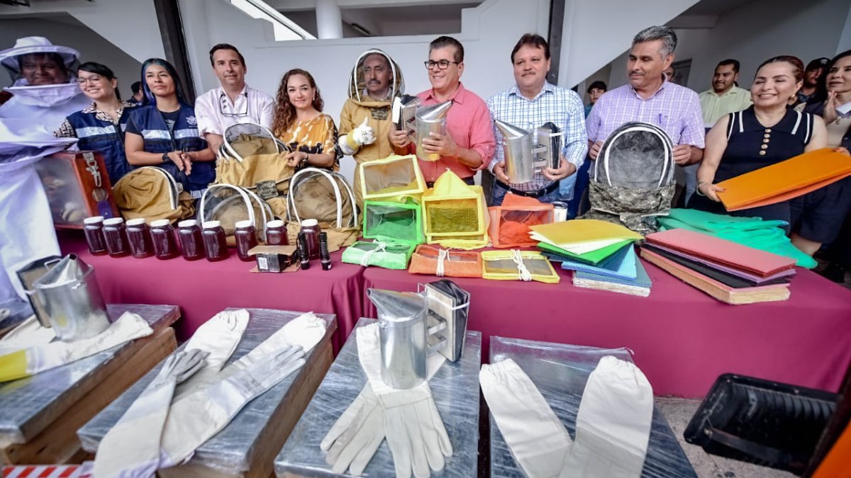 Recibe Ecología Municipal equipo para apicultura y cuidado de abejas en Mazatlán