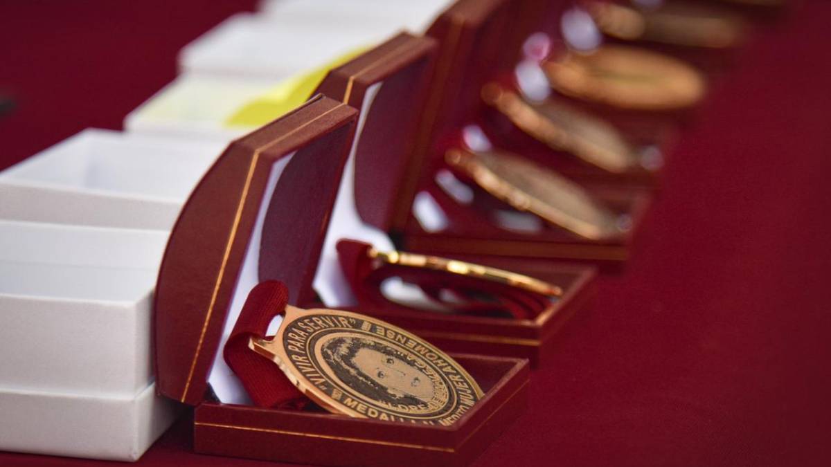 Reconocen a ocho mujeres ahomenses con la medalla “Lore de la Vega 2024” en sesión de cabildo
