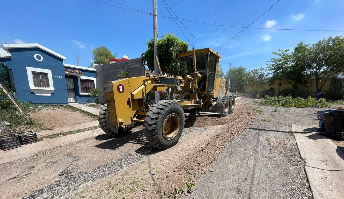 Llegan trabajos de reencarpetado a la colonia Villa Bonita en Culiacán
