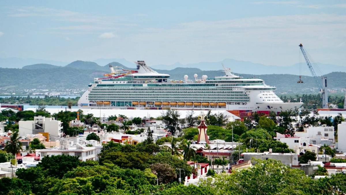 Regresa a Mazatlán ‘el gigante de los mares’ con más de 5 mil visitantes