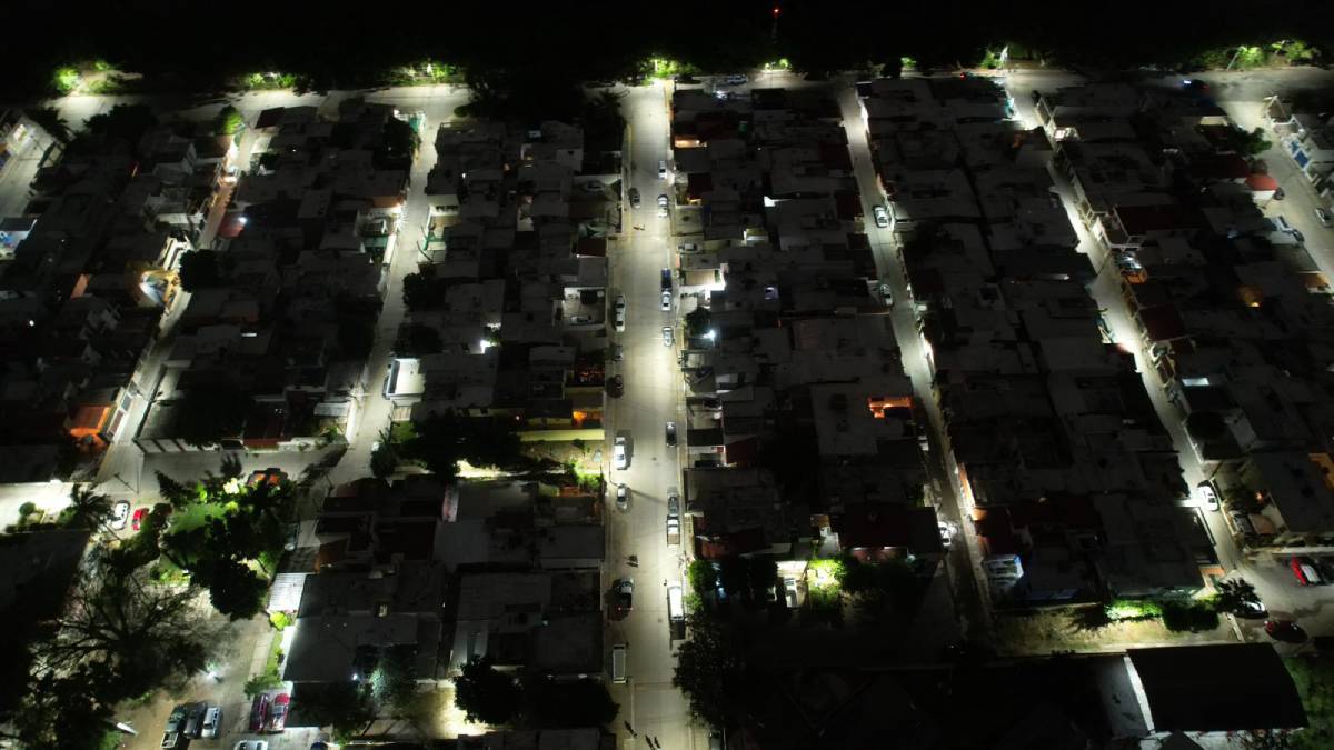 ‘Regresó la luz’ para vecinos del Fovissste Playa Azul en Mazatlán, estrenan alumbrado público