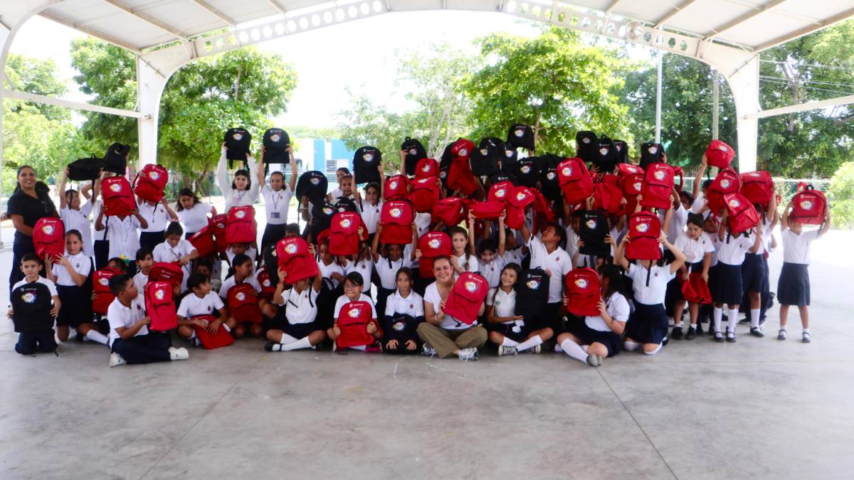 Reparte el DIF Mazatlán mochilas entre niños de escasos recursos en zona urbana y rural