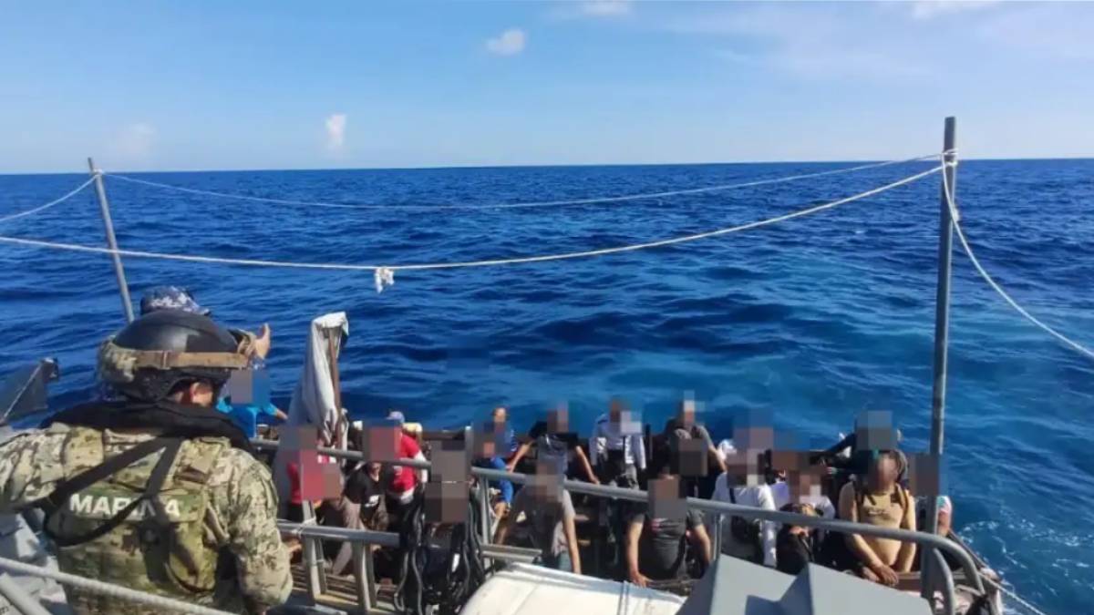 Semar rescata a 31 extranjeros en aguas de Quintana Roo 