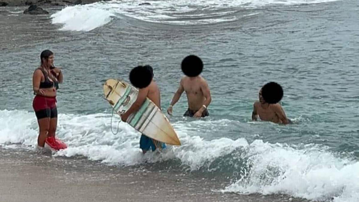 Rescatan a persona que presentó dificultades para salir del mar en Mazatlán
