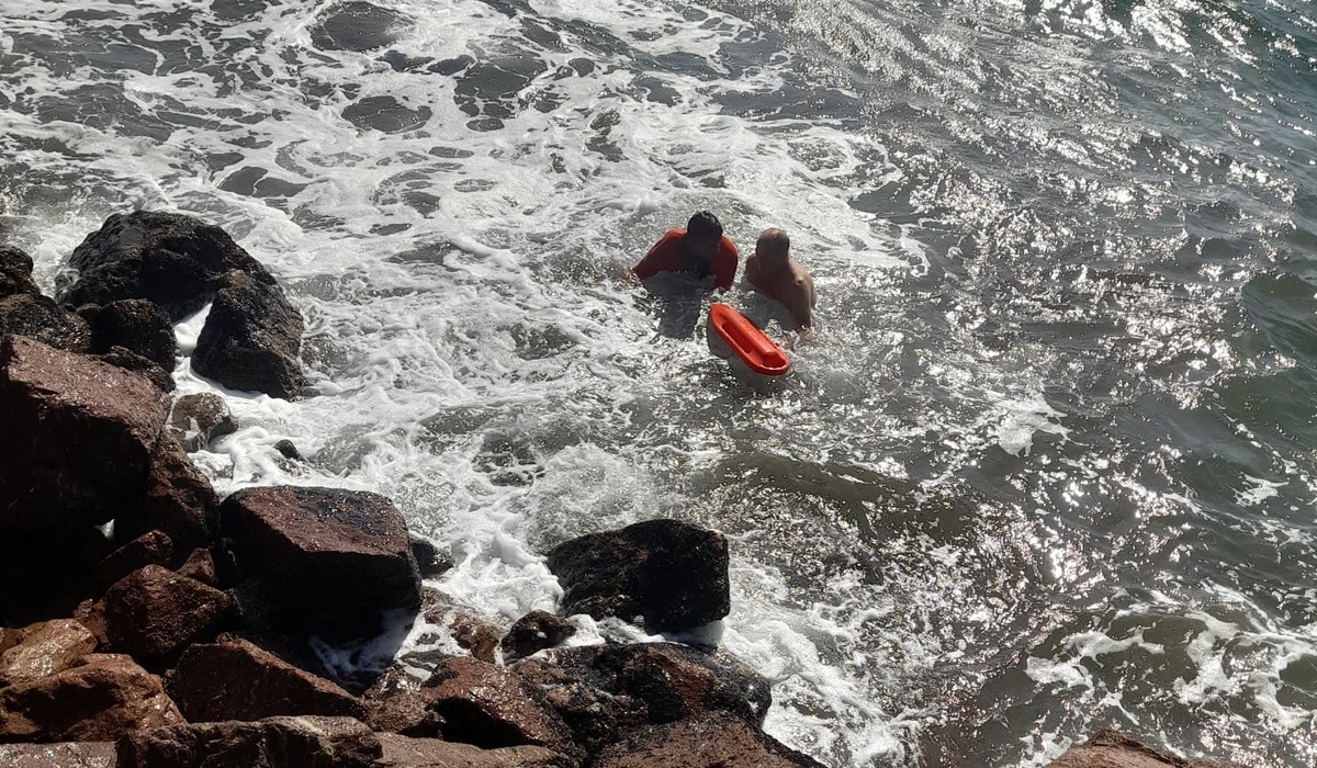 Turista por poco pierde la vida en La Ensenadita de playa Las Glorias, Guasave