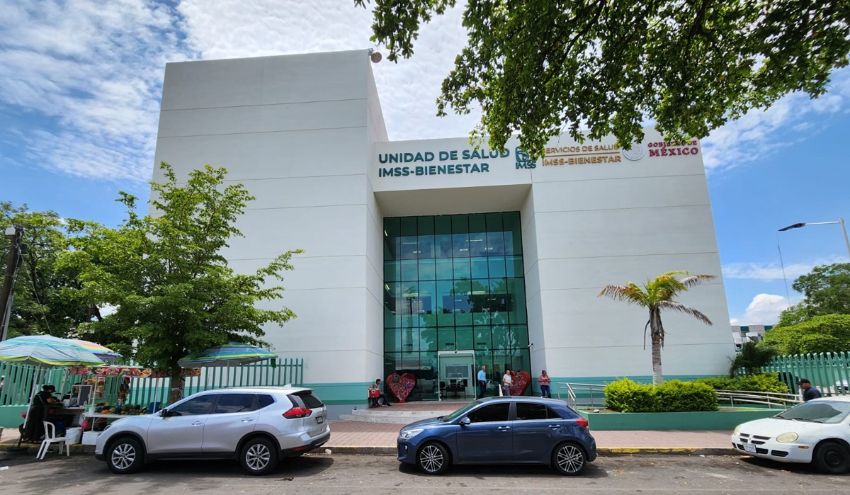 Pacientes y trabajadores viven un “infierno”, se descomponen aires en el Centro de Salud de Culiacán